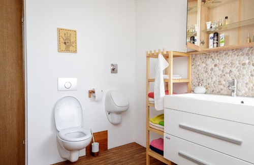 Zirovnica Apartment | Ideal Family Retreat: Cozy Apartment Benč with Top Ratings