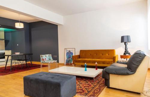 Komotini Apartment | Inviting Central Apartment - Rated 9/10 & Family Friendly