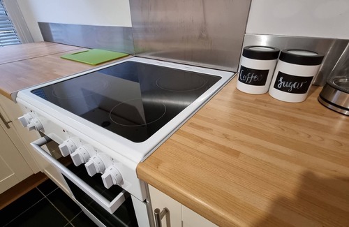 Stoke-on-Trent House | Comfortable Stay in Stoke on Trent with Family-Friendly Amenities