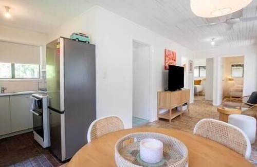 Point Lookout Cottage | Pet-Friendly Cosy Straddie Cottage for Family Getaways
