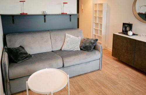 Jean Moulin - Marius Berliet Apartment | Cozy Studio with Child-Friendly Amenities and High Ratings
