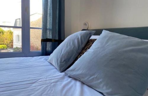 Maisons-Laffitte Apartment | Inviting Studio Near Arc de Triomphe with Family Amenities