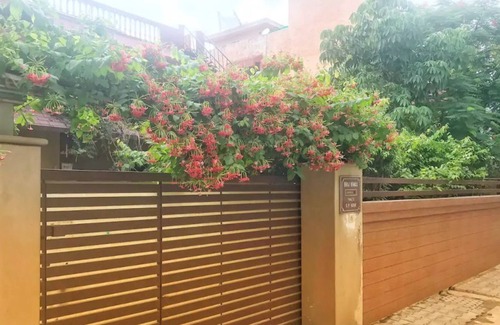 Gurugram House | Cosy STUDIO Apart with private entry and a spacious terrace garden.