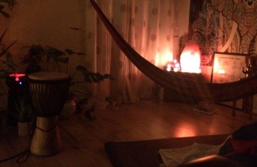 Crosshouse Apartment | Zen-Inspired Studio Flat with Relaxing Hammock Retreat