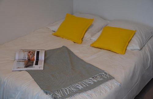Louis Bertrand-Mirabeau-Semard Apartment | Comfortable Cosy Studio - Ideal for Families on a Budget