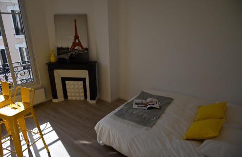 Louis Bertrand-Mirabeau-Semard Apartment | Comfortable Cosy Studio - Ideal for Families on a Budget