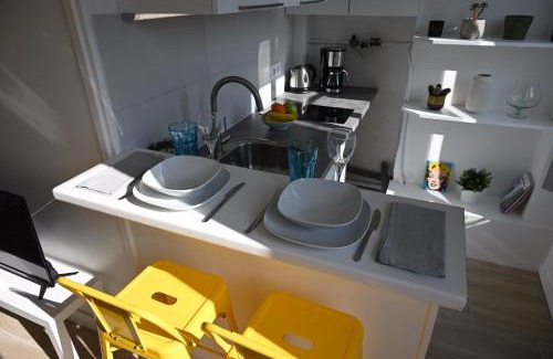 Louis Bertrand-Mirabeau-Semard Apartment | Comfortable Cosy Studio - Ideal for Families on a Budget