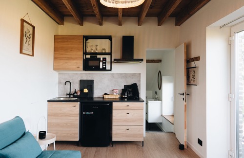 Haut-Bois Apartment | Idyllic Studio Retreat in Lush Countryside with Breakfast