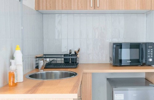 Darlinghurst Apartment | Cozy Studio with Kitchen & Breakfast in Surry Hills