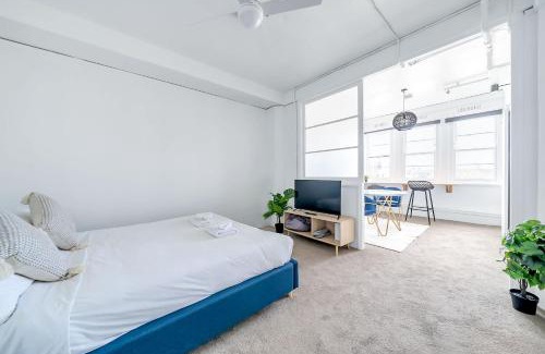 Darlinghurst Apartment | Charming Studio Retreat in Prime Surry Hills Location
