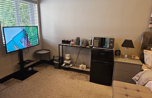 Dudley Apartment | Cosy Studio in Dudley City Center