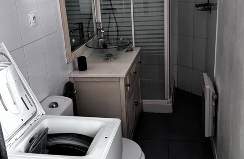 Pignan Apartment | Cosy studio in Pignan in the heart of the medieval village