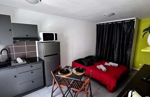 Pignan Apartment | Cosy studio in Pignan in the heart of the medieval village