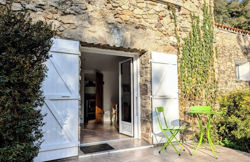 Arles-sur-Tech Apartment | Cosy studio nestled in the forest with wood-fired hot tub