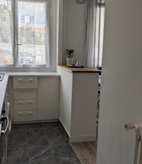 La Garenne-Colombes Apartment | Inviting Studio Near La Défense Arena - Guest Rated 9.5