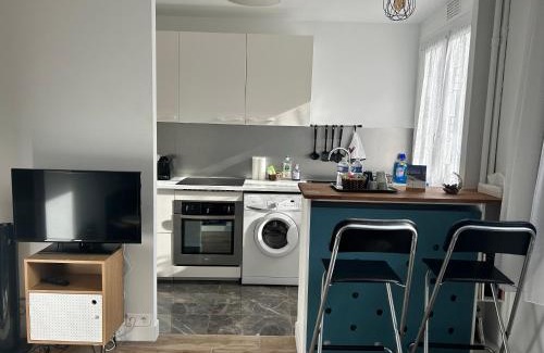 La Garenne-Colombes Apartment | Inviting Studio Near La Défense Arena - Guest Rated 9.5