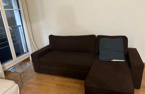 Puteaux Apartment | Welcoming Studio in Puteaux - Child Friendly & Highly Rated