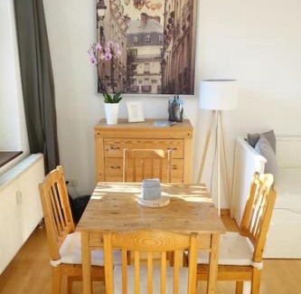 Outer Neustadt Apartment | Cozy Studio with Sunny Balcony in Neustadt's It-District