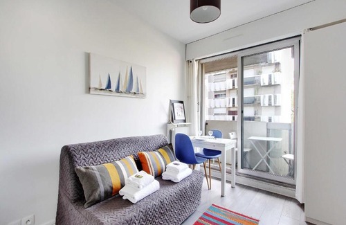 19th Arrondissement House | Cosy studio w view of Canal de l'Ourcq La Villette
