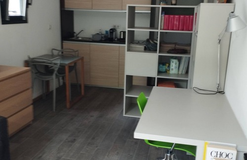 Sud Apartment | Charming Studio with Garden near Town Center and Parking