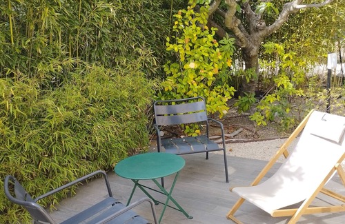 Sud Apartment | Charming Studio with Garden near Town Center and Parking