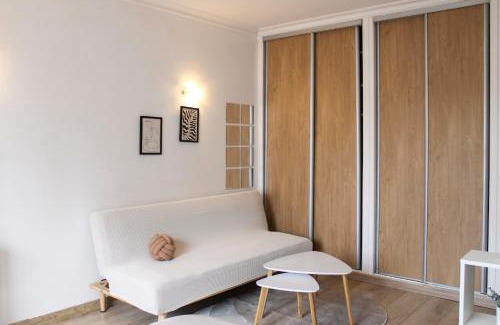 Montreuil Apartment | Charming Studio with Balcony in Family-Friendly Montreuil