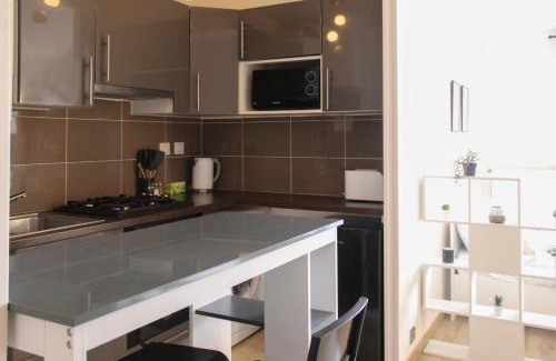 Montreuil Apartment | Charming Studio with Balcony in Family-Friendly Montreuil