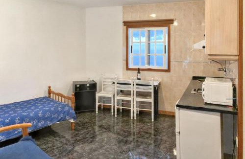 Tigaday Apartment | Seaside Studio Retreat at Frontera, Just 2 km from Beach