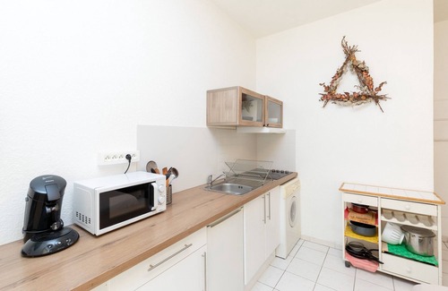Les Arceaux Apartment | Cozy Studio Retreat with Courtyard and Pet-Friendly Amenities