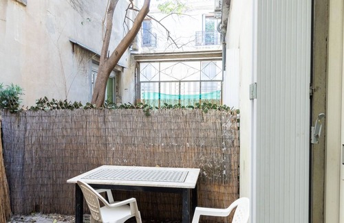 Les Arceaux Apartment | Cozy Studio Retreat with Courtyard and Pet-Friendly Amenities