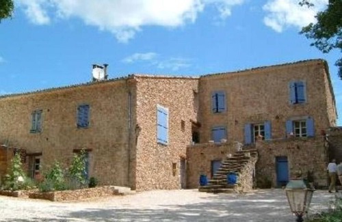 Signes Apartment | Charming Studio Retreat with Pool Amidst Scenic Vineyards