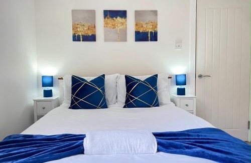 Lea Bridge Apartment | Chic Boho 2-Bed Flat with Garden, Rated 9/10 by Guests
