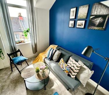 Dumbarton Apartment | Chic and Family-Friendly Dumbarton Flat with Great Reviews