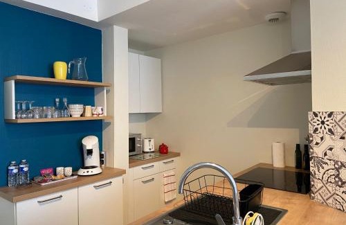 Chateau-Renault Apartment | Comfortable T1 Near Shops and Major Roads - Rated 8.4/10