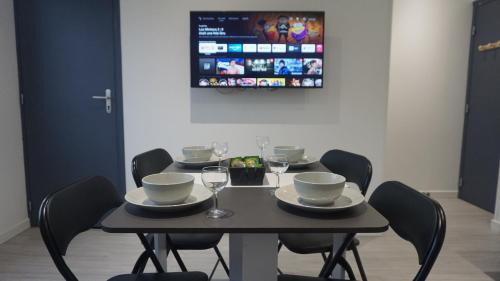 Saint-Quentin Apartment | Comfortable T2 with Free Wifi and Parking Near City Center