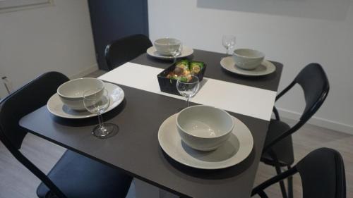Saint-Quentin Apartment | Comfortable T2 with Free Wifi and Parking Near City Center