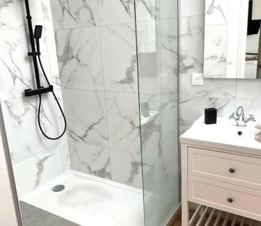 Reims City Centre Apartment | Charming Cosy T3 in Reims - Perfect for Family Getaways