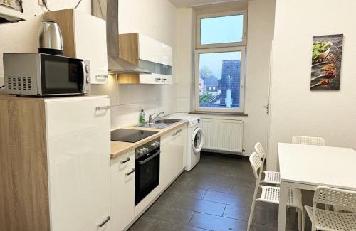 Rechklinghausen Sud Apartment | Comfortable Three-Room Apartment with Family-Friendly Amenities