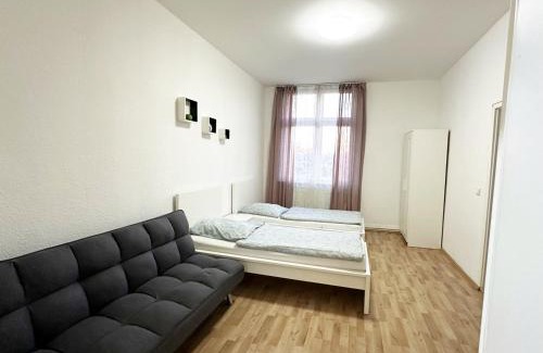 Rechklinghausen Sud Apartment | Comfortable Three-Room Apartment with Family-Friendly Amenities