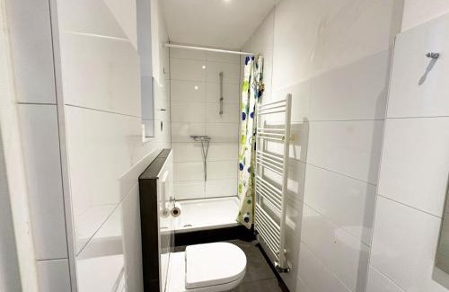 Rechklinghausen Sud Apartment | Comfortable Three-Room Apartment with Family-Friendly Amenities