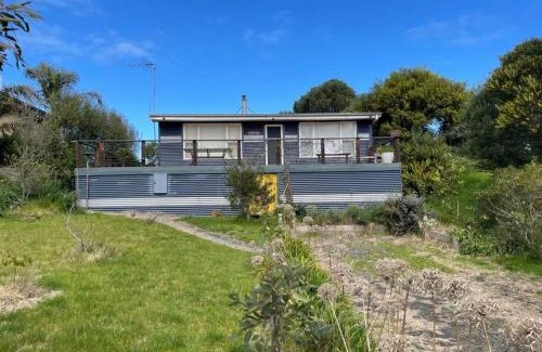 Venus Bay House | Pet-Friendly Haven at Cosy Tin Shack - Venus Bay Awaits