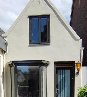 Lisse City Center Apartment | Charming Tiny House Near the Beach, Pet & Child Friendly