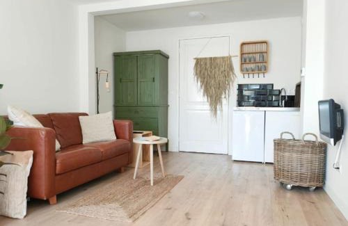 Lisse City Center Apartment | Charming Tiny House Near the Beach, Pet & Child Friendly