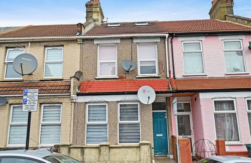 Tottenham Apartment | Inviting Tottenham Apartment with Kitchen for 4 Guests