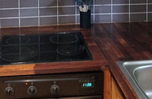 Tuamgraney House | Cozy Two-Bedroom Lodge near Raheen Woods, Pet-Friendly Stay