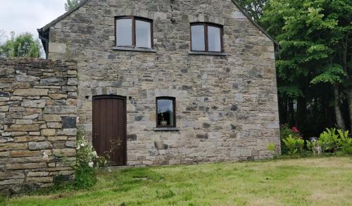 Tuamgraney House | Inviting Two Bedroom Lodge by Raheen Woods - Pet Friendly