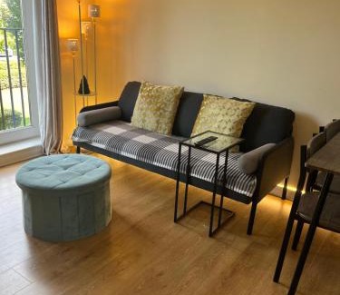 Cosham Apartment | Cozy Family Getaway: 2-Bedroom Flat with Child-friendly Amenities