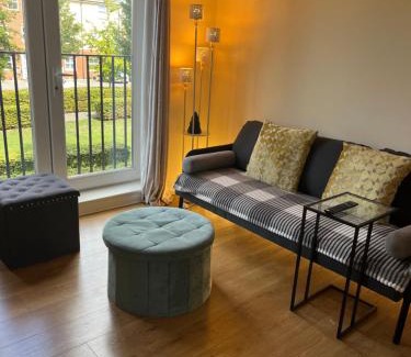 Cosham Apartment | Cozy Family Getaway: 2-Bedroom Flat with Child-friendly Amenities