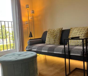Cosham Apartment | Cozy Family Getaway: 2-Bedroom Flat with Child-friendly Amenities