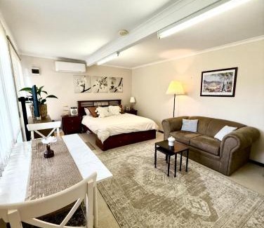 Para Hills House | Welcoming Unit at Modbury - Perfect for Families
